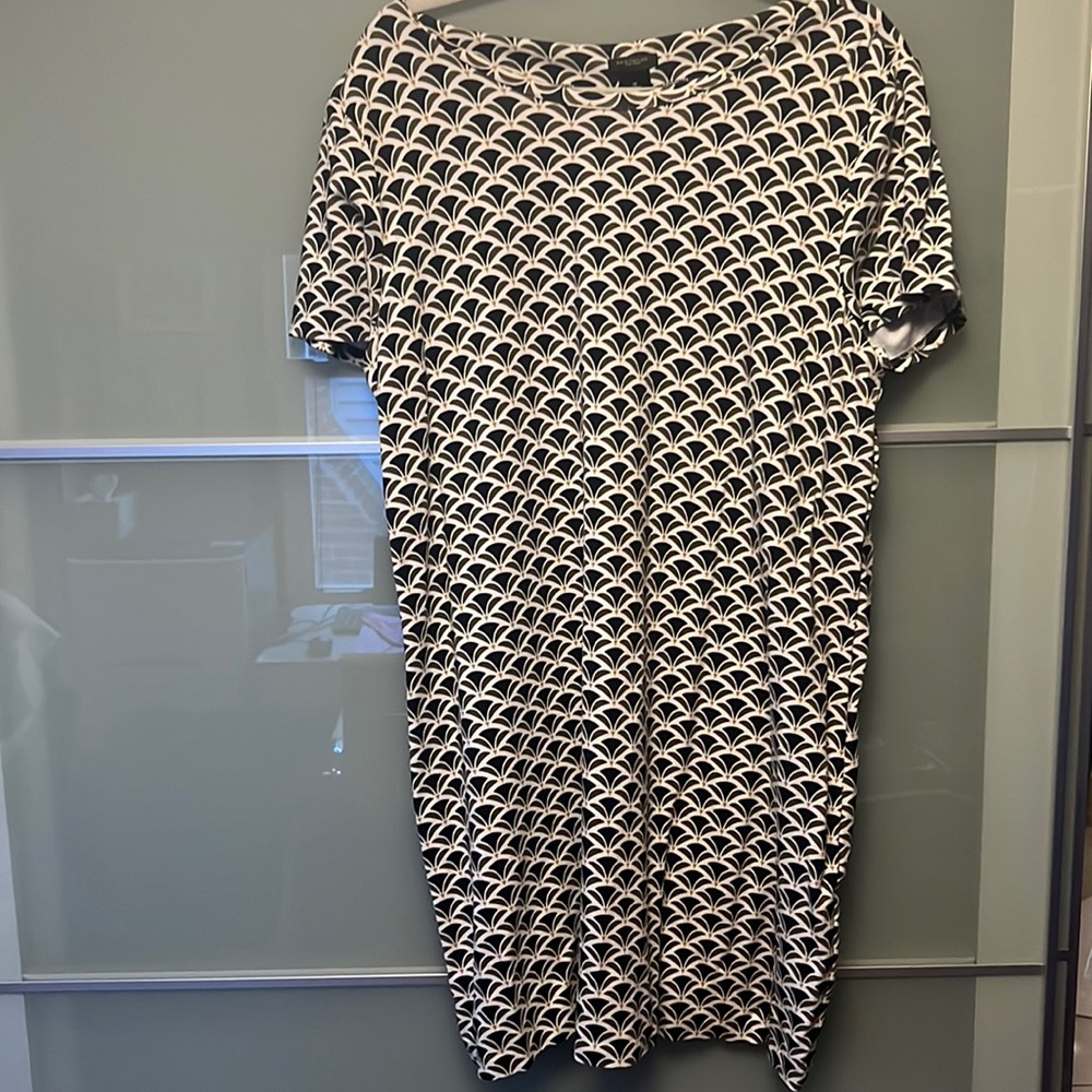 Ann Taylor size 16 short sleeve dress